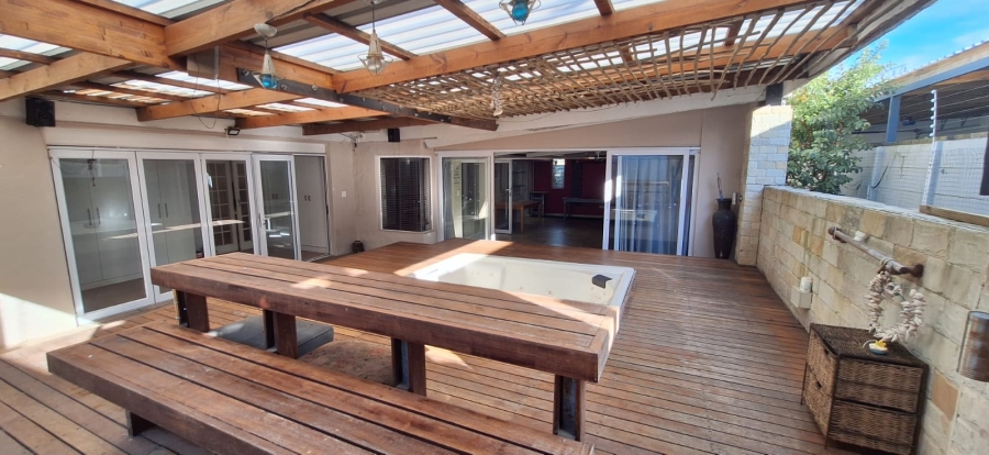 5 Bedroom Property for Sale in Elfindale Western Cape